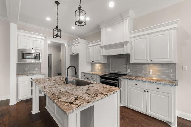 23 E Yellowstone, Hattiesburg, MS 39402