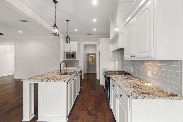 23 E Yellowstone, Hattiesburg, MS 39402