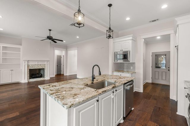 23 E Yellowstone, Hattiesburg, MS 39402