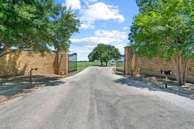 210 W Bluff Lane, Millsap, TX 76066