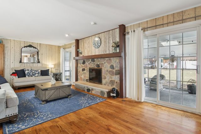 693 Exmoor Terrace, Crystal Lake, IL 60014