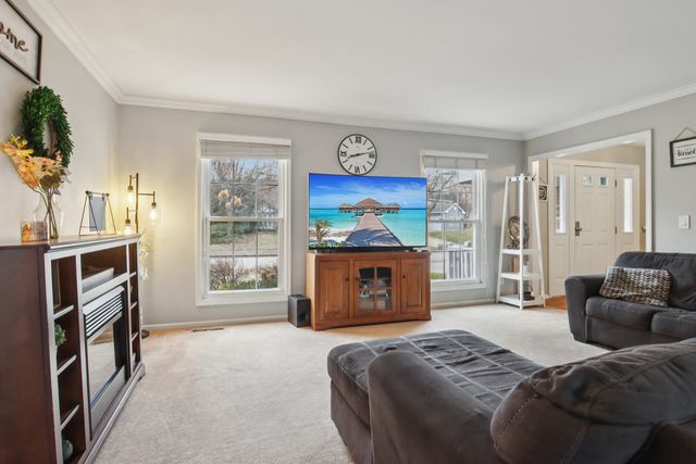 693 Exmoor Terrace, Crystal Lake, IL 60014