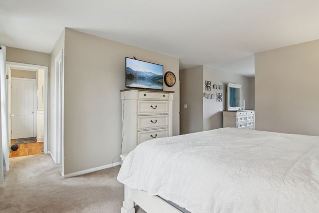 693 Exmoor Terrace, Crystal Lake, IL 60014