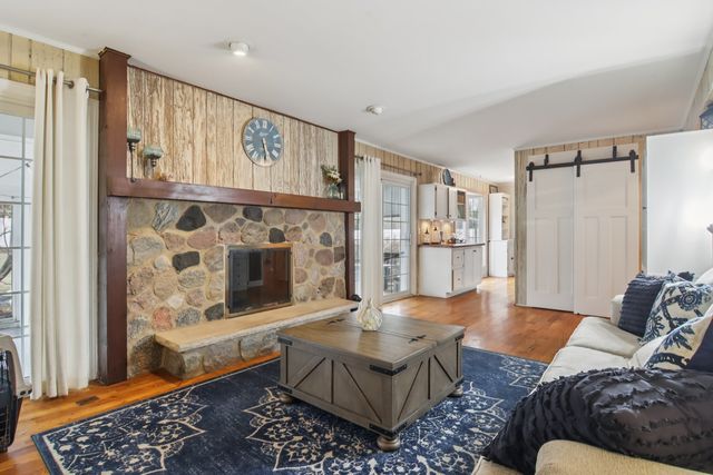 693 Exmoor Terrace, Crystal Lake, IL 60014