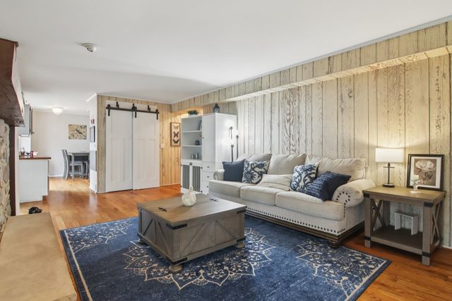 693 Exmoor Terrace, Crystal Lake, IL 60014