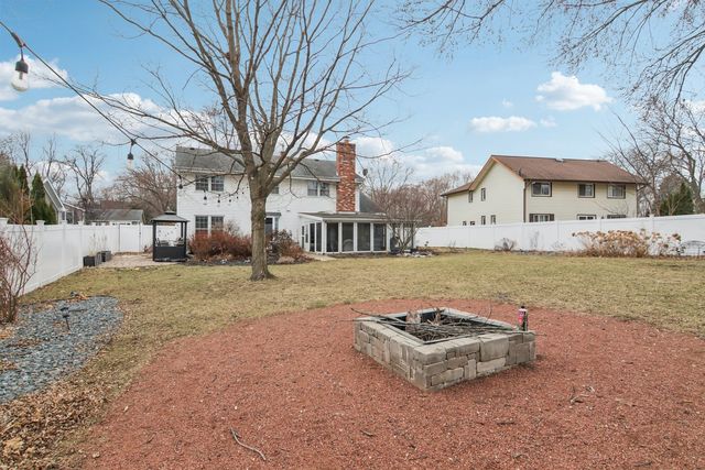 693 Exmoor Terrace, Crystal Lake, IL 60014