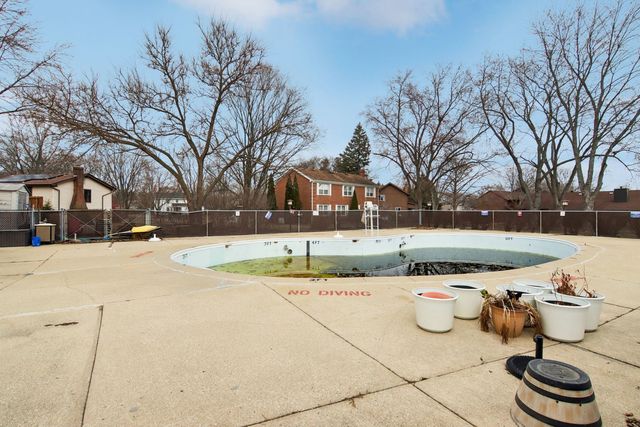 693 Exmoor Terrace, Crystal Lake, IL 60014