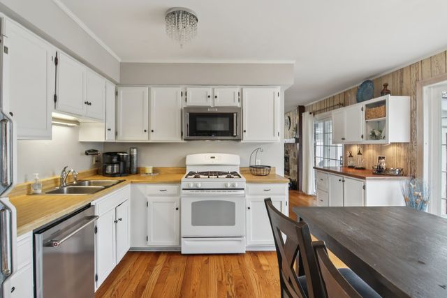 693 Exmoor Terrace, Crystal Lake, IL 60014