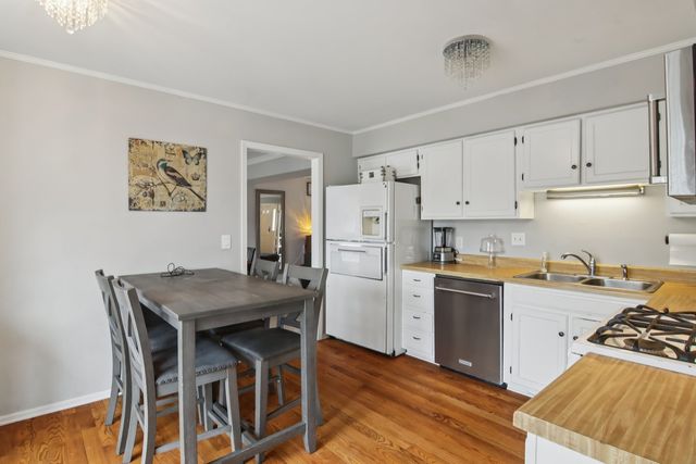 693 Exmoor Terrace, Crystal Lake, IL 60014