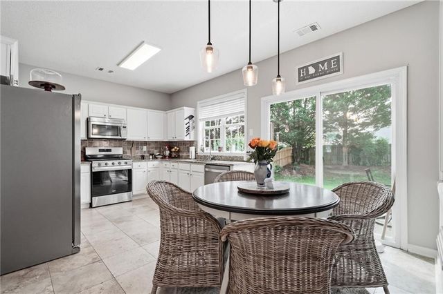 523 Drifton Way, Woodstock, GA 30188