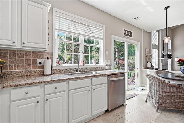 523 Drifton Way, Woodstock, GA 30188