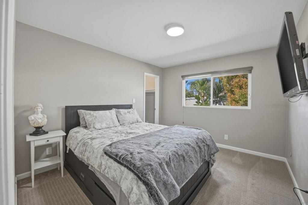 Image 19 of property listing at 1761 Country Ln, Escondido, CA 92025