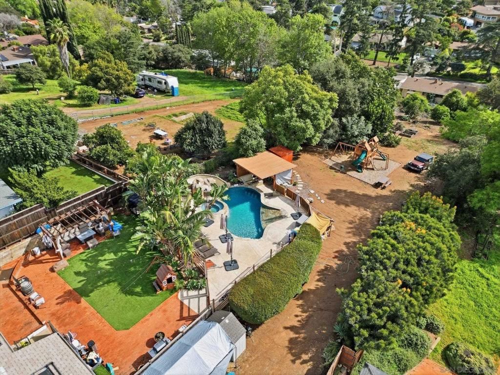 Image 32 of property listing at 1761 Country Ln, Escondido, CA 92025