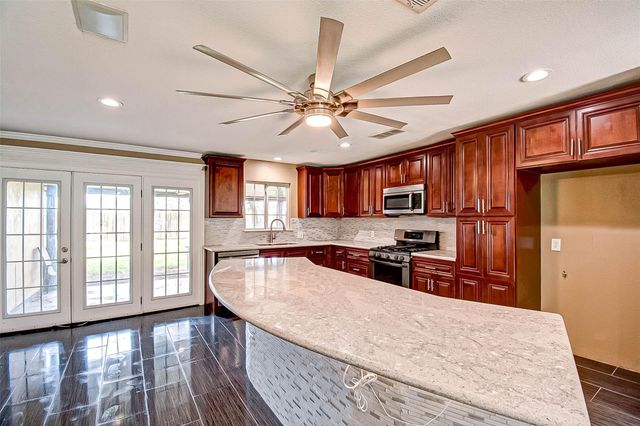 4804 Saxon Street, Bellaire, TX 77401