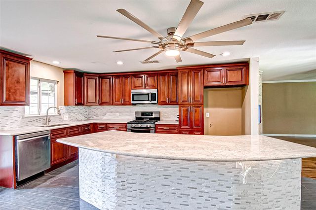 4804 Saxon Street, Bellaire, TX 77401