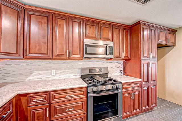 4804 Saxon Street, Bellaire, TX 77401