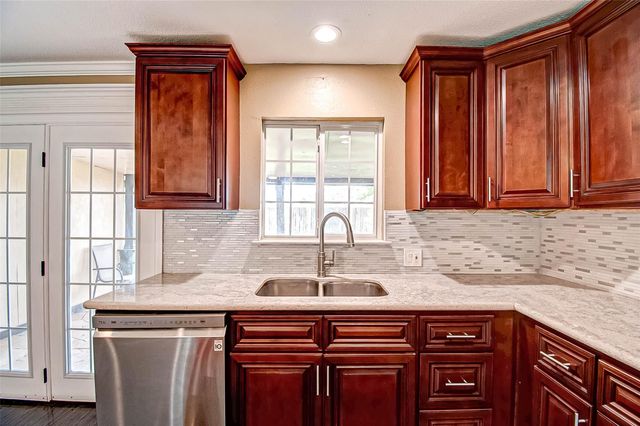 4804 Saxon Street, Bellaire, TX 77401