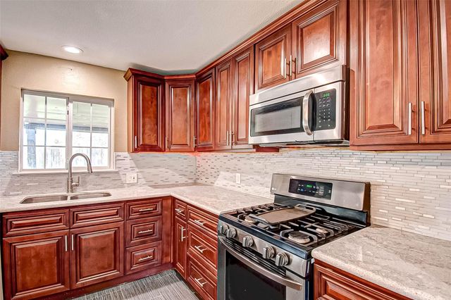 4804 Saxon Street, Bellaire, TX 77401