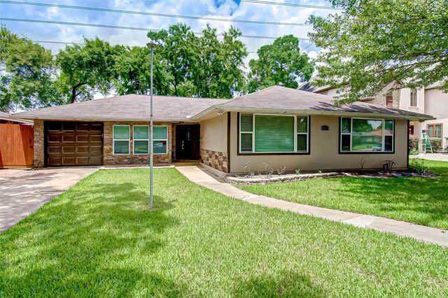 4804 Saxon Street, Bellaire, TX 77401