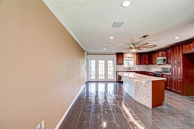 4804 Saxon Street, Bellaire, TX 77401