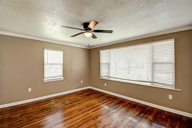 4804 Saxon Street, Bellaire, TX 77401