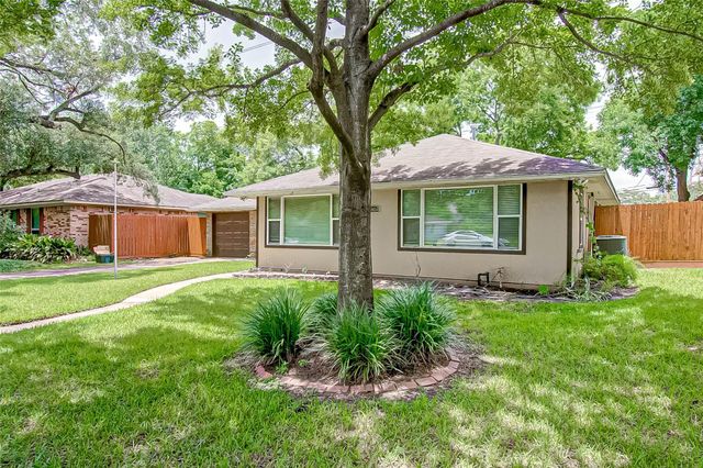 4804 Saxon Street, Bellaire, TX 77401