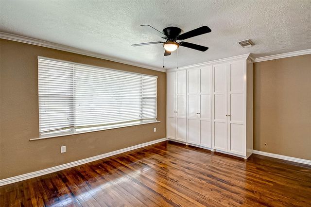 4804 Saxon Street, Bellaire, TX 77401