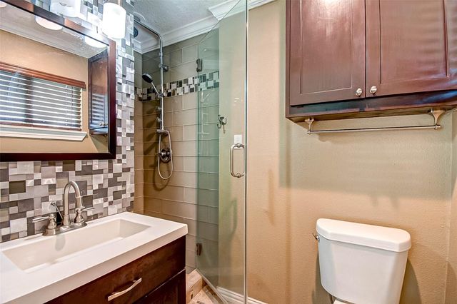 4804 Saxon Street, Bellaire, TX 77401