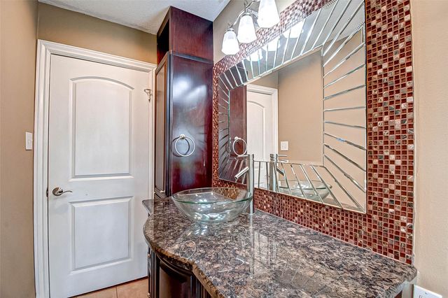 4804 Saxon Street, Bellaire, TX 77401