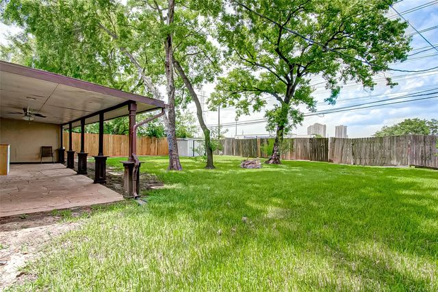 4804 Saxon Street, Bellaire, TX 77401
