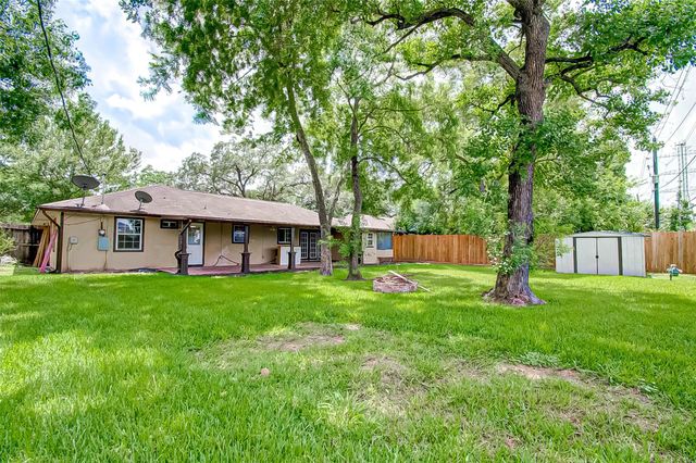 4804 Saxon Street, Bellaire, TX 77401