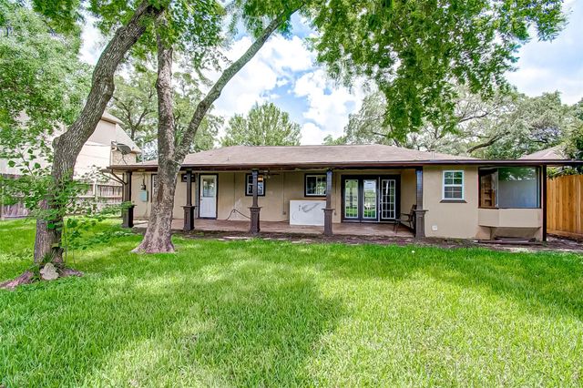 4804 Saxon Street, Bellaire, TX 77401