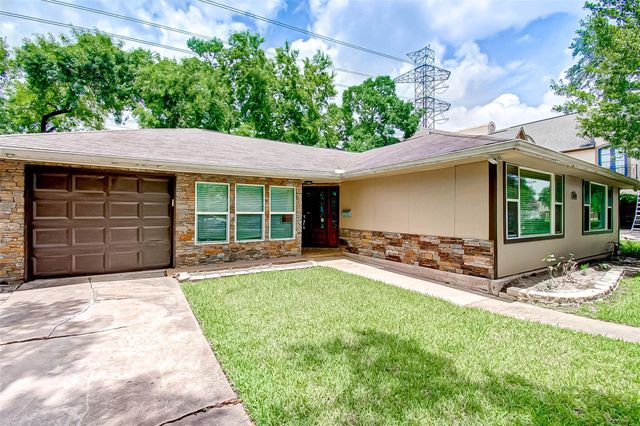 4804 Saxon Street, Bellaire, TX 77401
