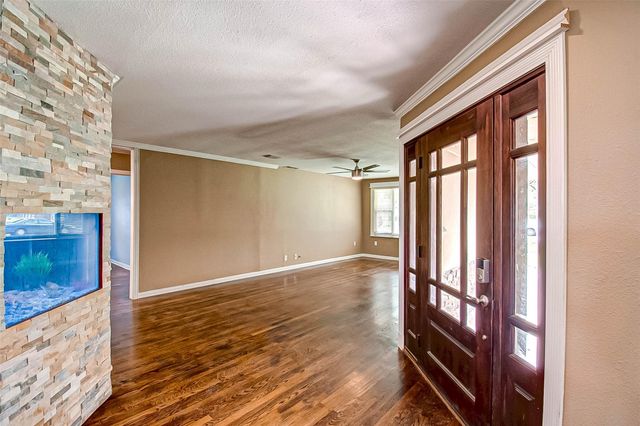 4804 Saxon Street, Bellaire, TX 77401