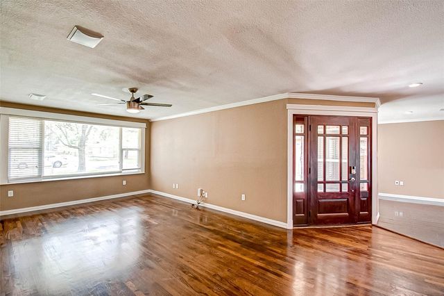 4804 Saxon Street, Bellaire, TX 77401