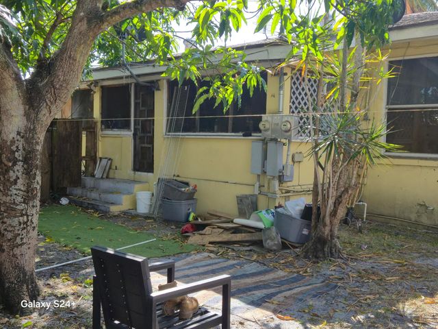 606 S Pine Street, Lake Worth, FL 33460