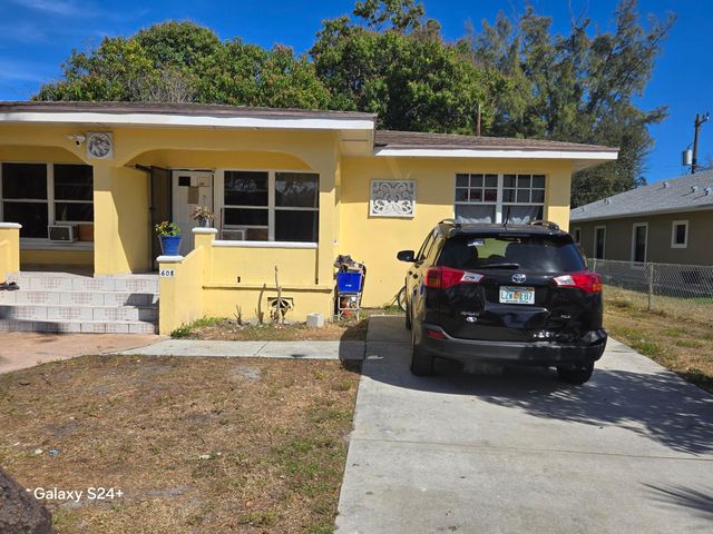 606 S Pine Street, Lake Worth, FL 33460