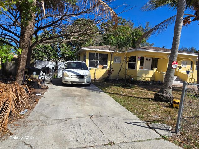 606 S Pine Street, Lake Worth, FL 33460