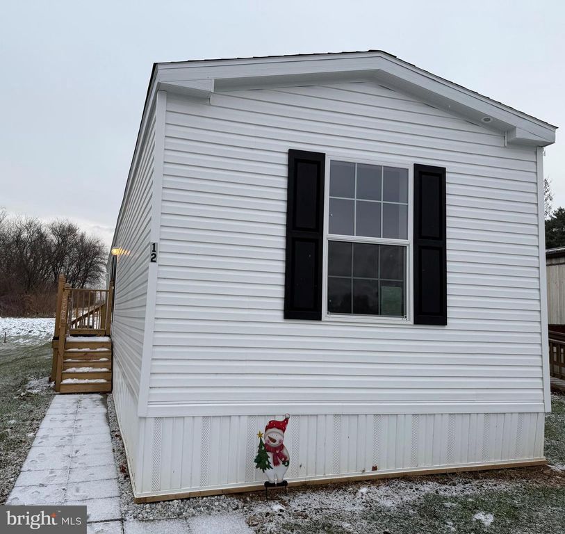 12 MINTON DR, Selinsgrove, PA 17870