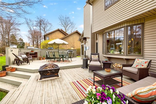 49 Wood Run Circle, Greece, NY 14612