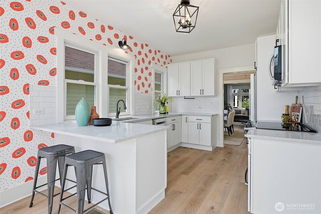 6534 19th Avenue NE, Seattle, WA 98115