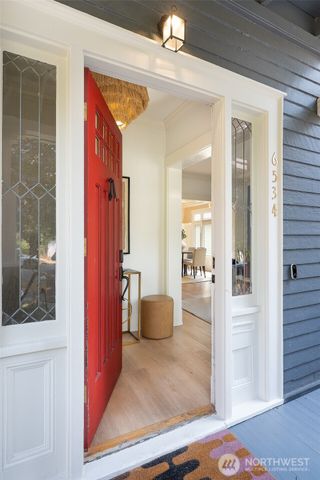 6534 19th Avenue NE, Seattle, WA 98115