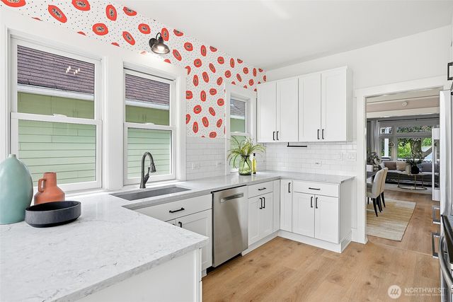 6534 19th Avenue NE, Seattle, WA 98115