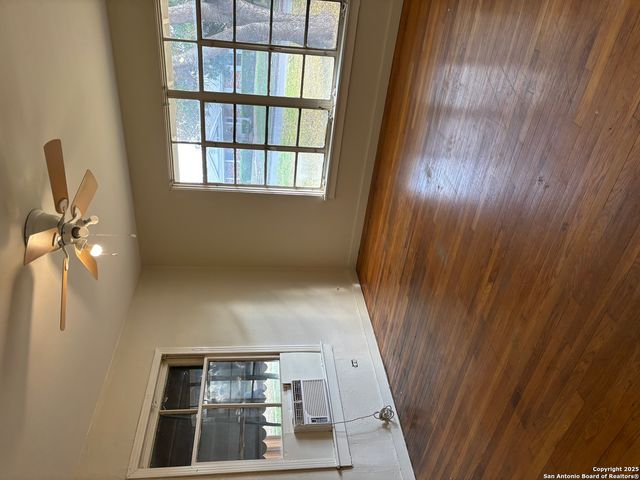 207 NORTHILL DR, San Antonio, TX 78201