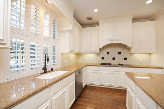 106 N Wynden Estates Court, Houston, TX 77056