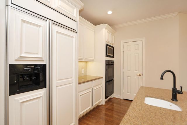 106 N Wynden Estates Court, Houston, TX 77056