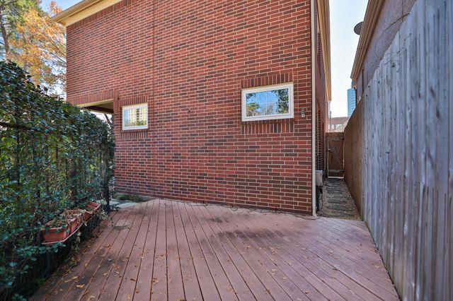 106 N Wynden Estates Court, Houston, TX 77056