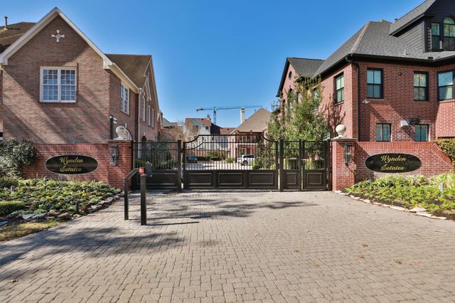 106 N Wynden Estates Court, Houston, TX 77056