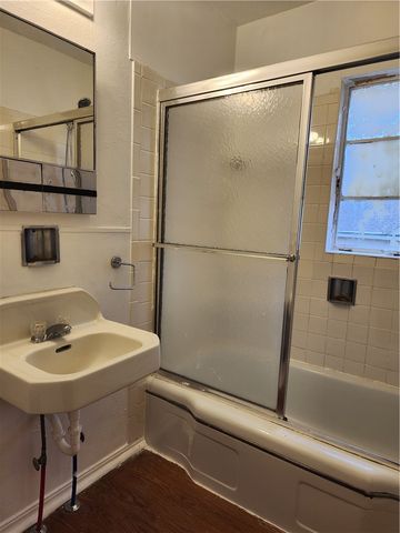 415 W Poplar Street B, Rogers, AR 72756