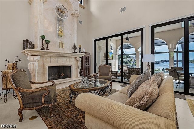 1526 Hermitage LN, Cape Coral, FL 33914